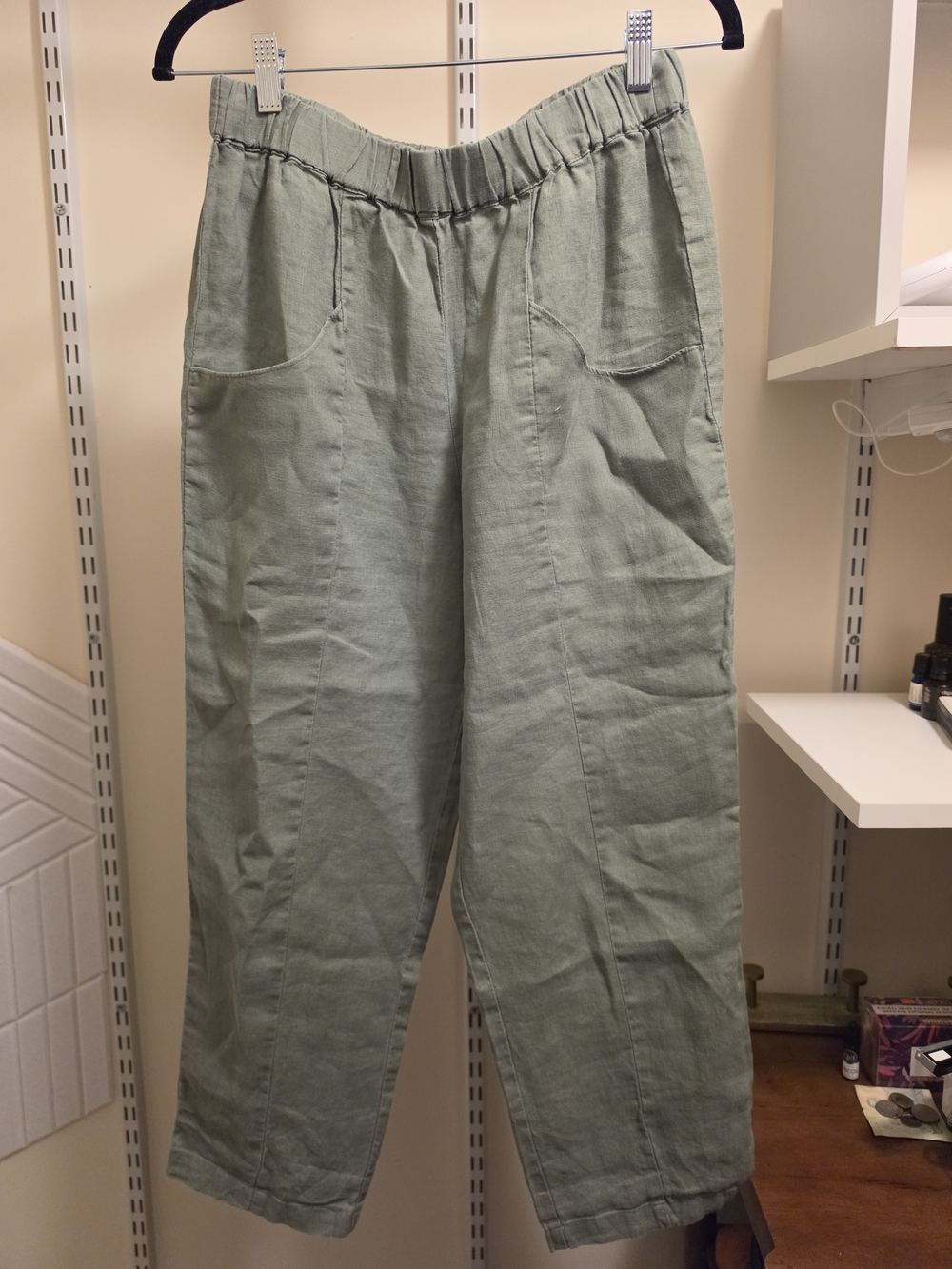 Quince 100% Linen Elastic-Waist Tapered Ankle Pants Women's Sage Green